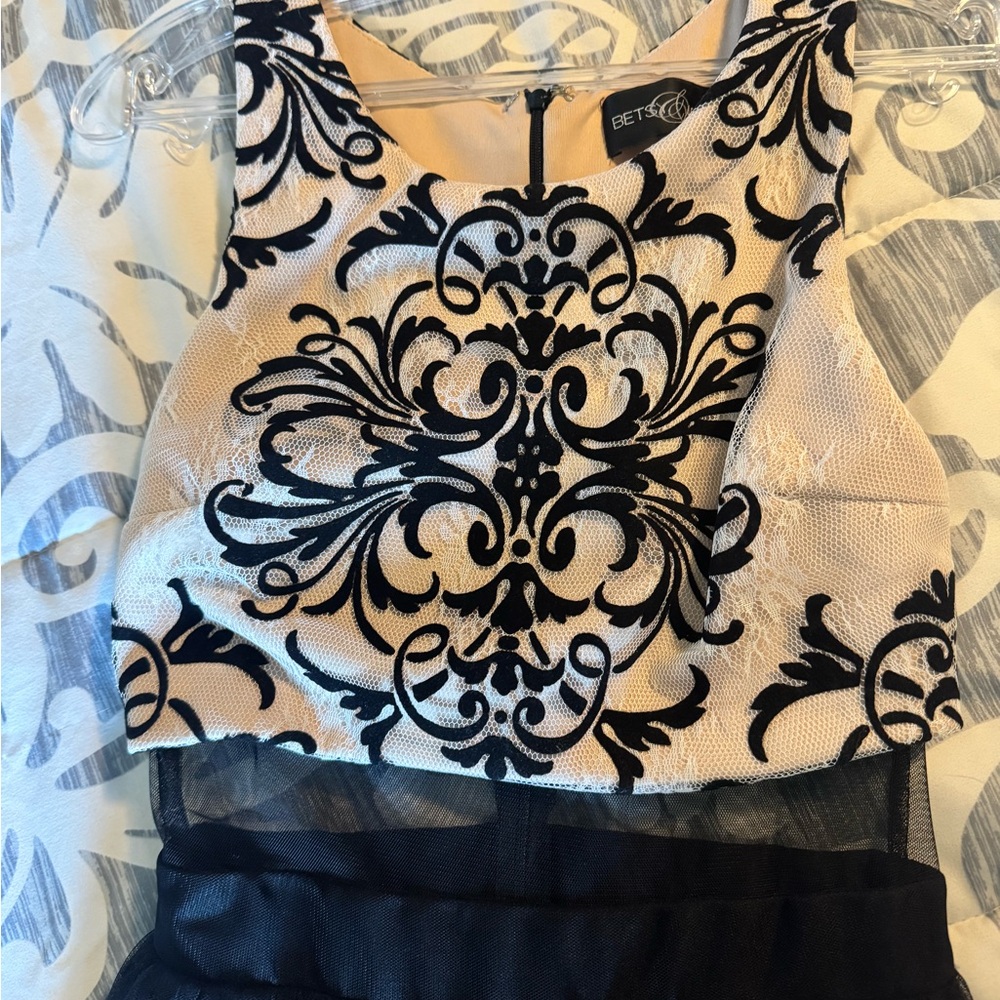 Betsy & Adam Black Tulle Gown Size 2 – Embroidered Bodice Formal Dress Prom